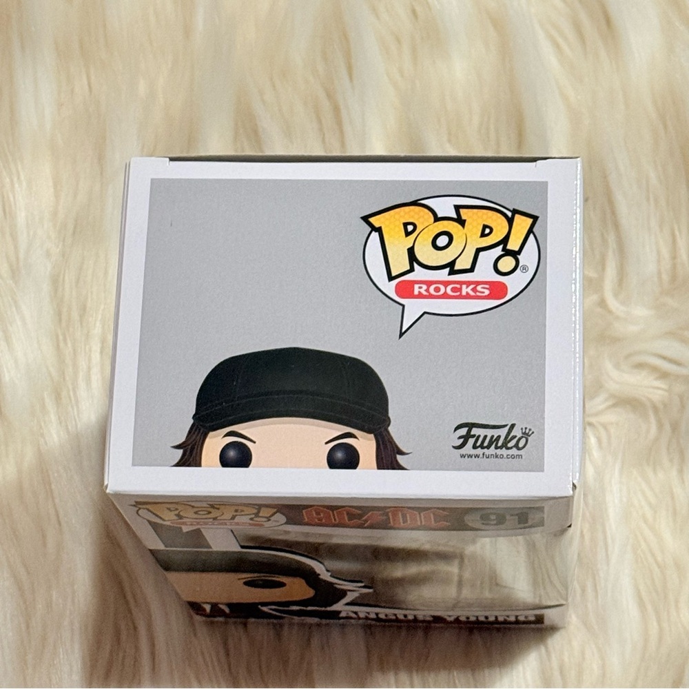 Funko Pop Rocks AC/DC Angus Young - Picture 5 of 5
